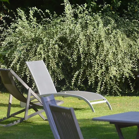 Modern Holiday Home With Private Garden In Jumel Jumel
