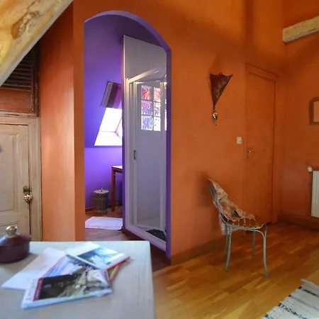 Modern Holiday Home With Private Garden In Jumel * Jumel