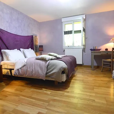 Modern Holiday Home With Private Garden In Jumel * Jumel