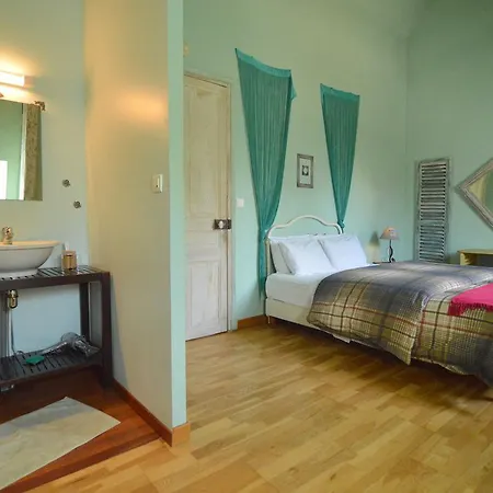 Modern Holiday Home With Private Garden In Jumel Jumel