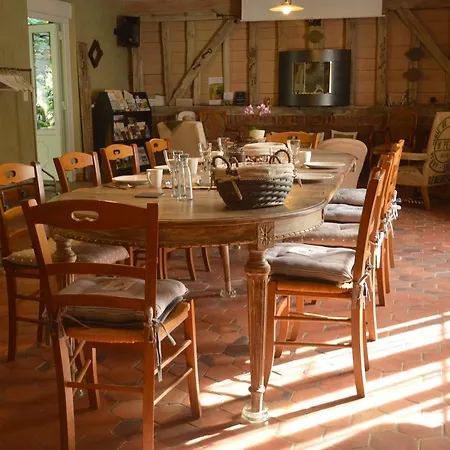 Ferienhaus Modern Holiday Home With Private Garden In Jumel Jumel