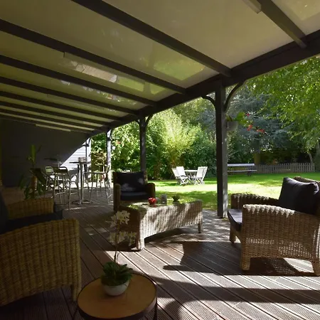 Ferienhaus Modern Holiday Home With Private Garden In Jumel *